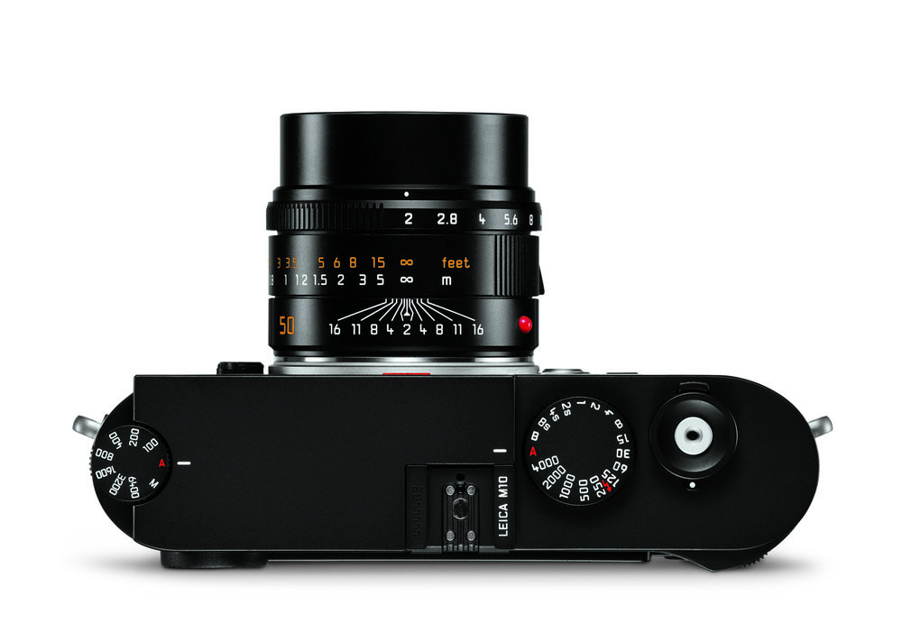 The new ISO dial with its white and red engravings adds to the overall appeal of the top plate — in contrast to the black expanse of earlier M digitals. The on/off switch is now just that, with no options for continuous or timed shooting. For that you need menu assistance. Note the slim spacer collar at the lens mount to maintain the necessary distance between the sensor and glass. This compensates for the thinner body